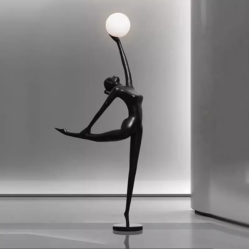 Skulptural LED-golvlampa i resin – 150 cm