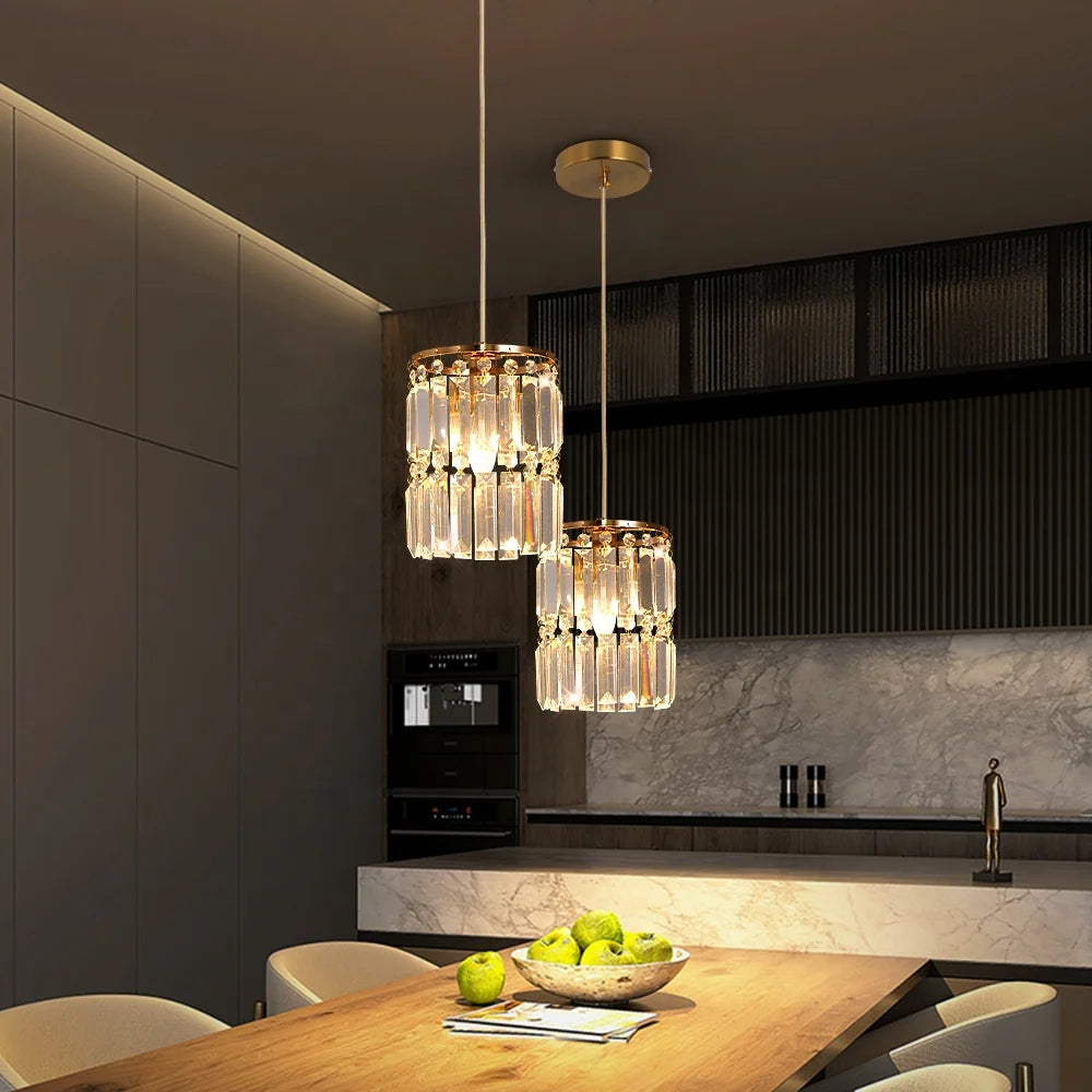 Guldtonad kristallpendel – Liten form, elegant uttryck